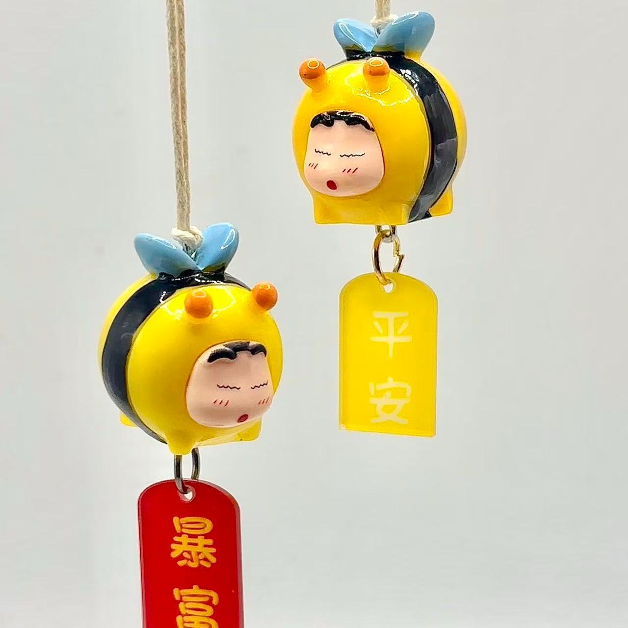 Car Accessories For Decoration - Crayon Shin-chan Bee Cosplay Figuur Auto